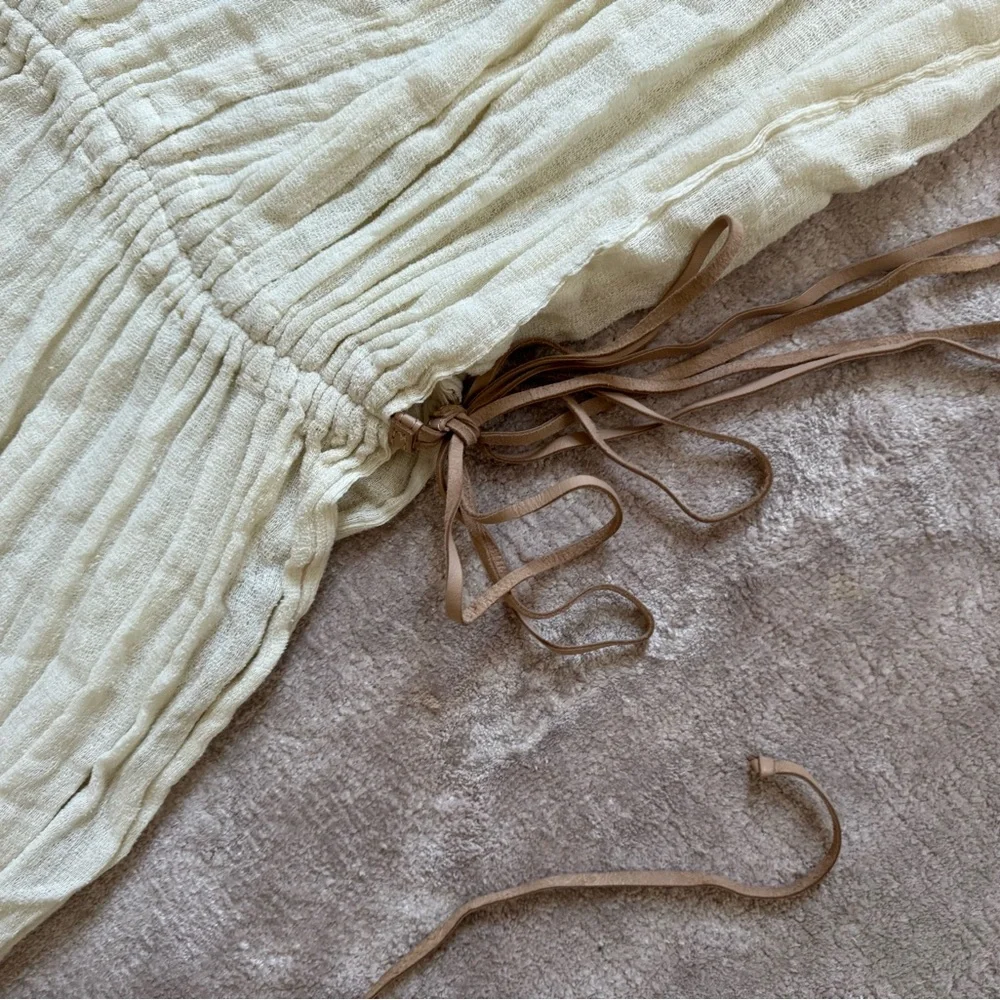 Elegant Cream Maxi Dress - Picture 2 of 4